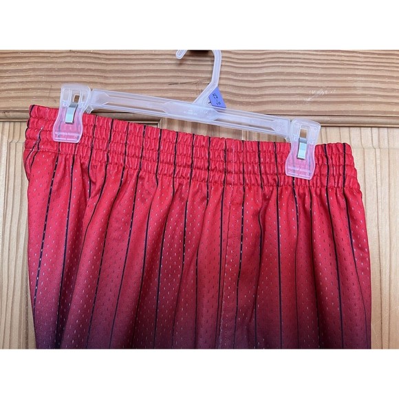 Mitchell & Ness Chicago Bulls 1995 Black/Red Fadeaway Swingman Shorts Size L - Picture 2 of 10